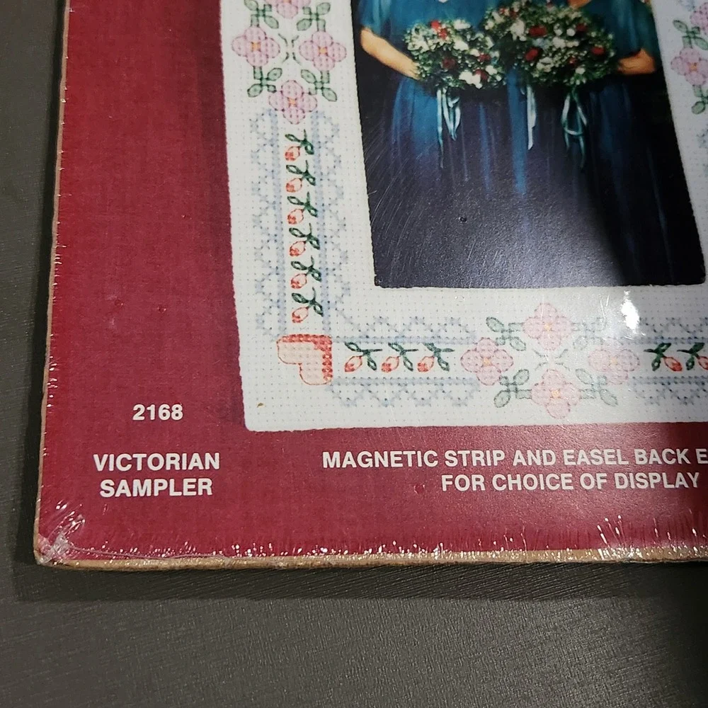 New Berlin Victorian Sampler Picture That‎ Cross Stitch Kit Magnetic Easel 2168